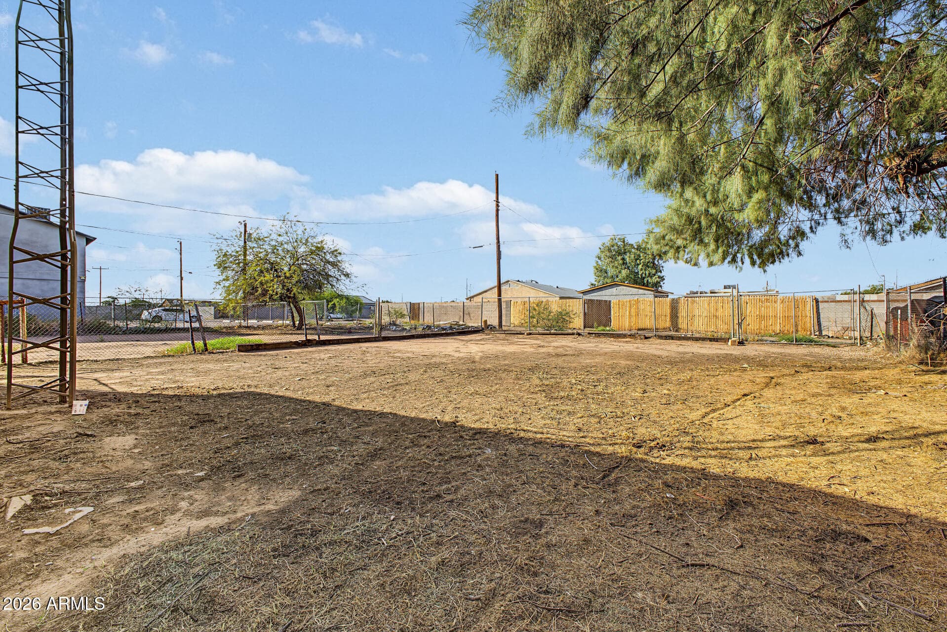 1138 W APACHE Street